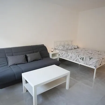 Appartement Neuf Avec Balcon, A 100 M De La