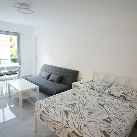 Neuf Avec Balcon, A 100 M De La Apartment *